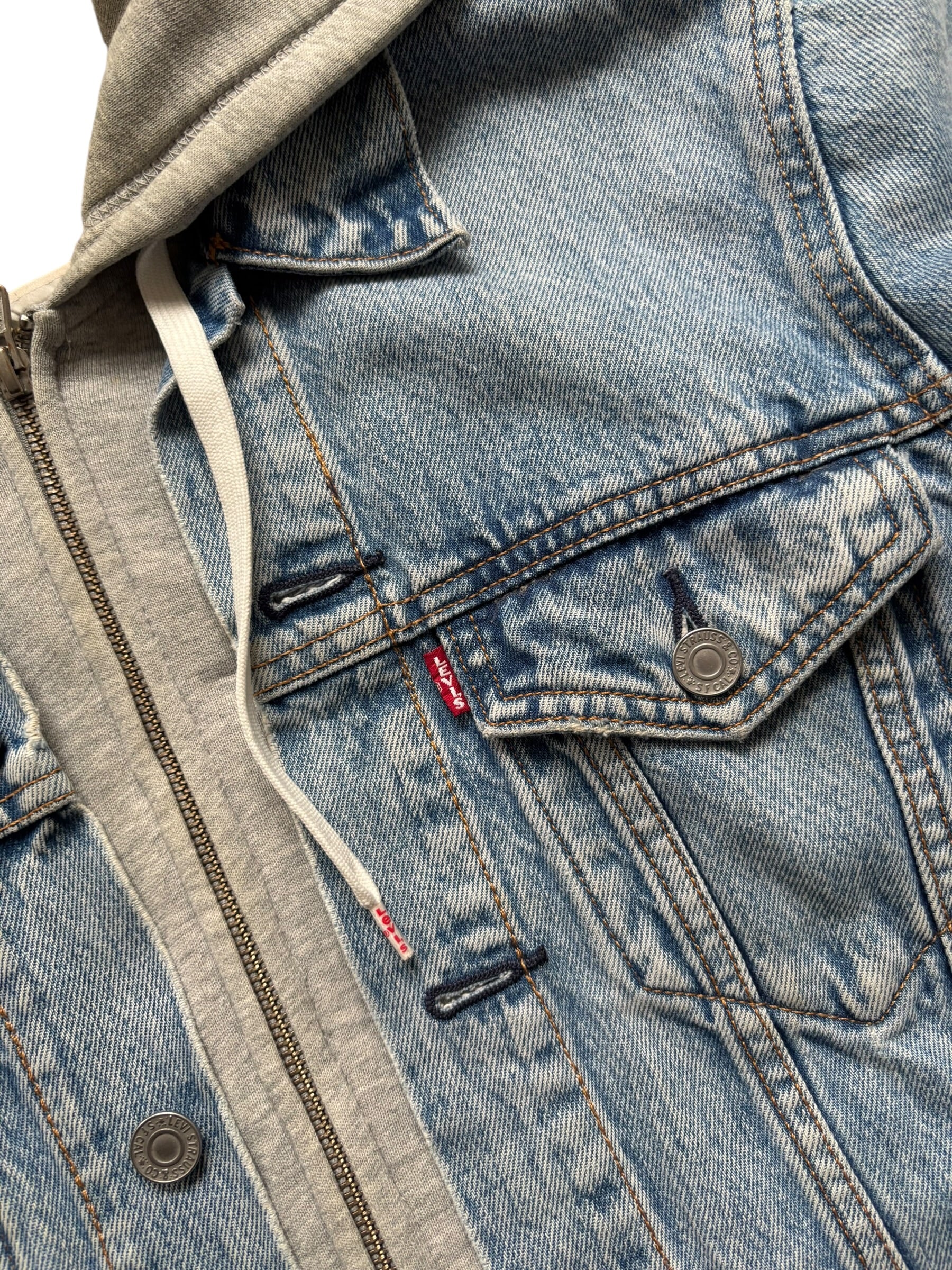 Levi's Thrashed Hybrid Hoodie Denim Trucker Jacket (L)