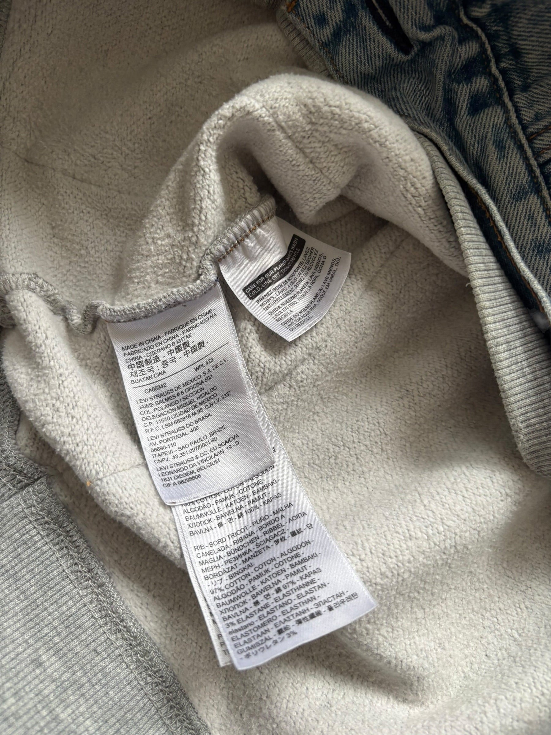 Levi's Thrashed Hybrid Hoodie Denim Trucker Jacket (L)